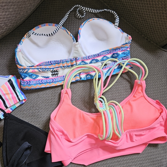 Bundle of 7 bikini tops - Picture 9 of 10